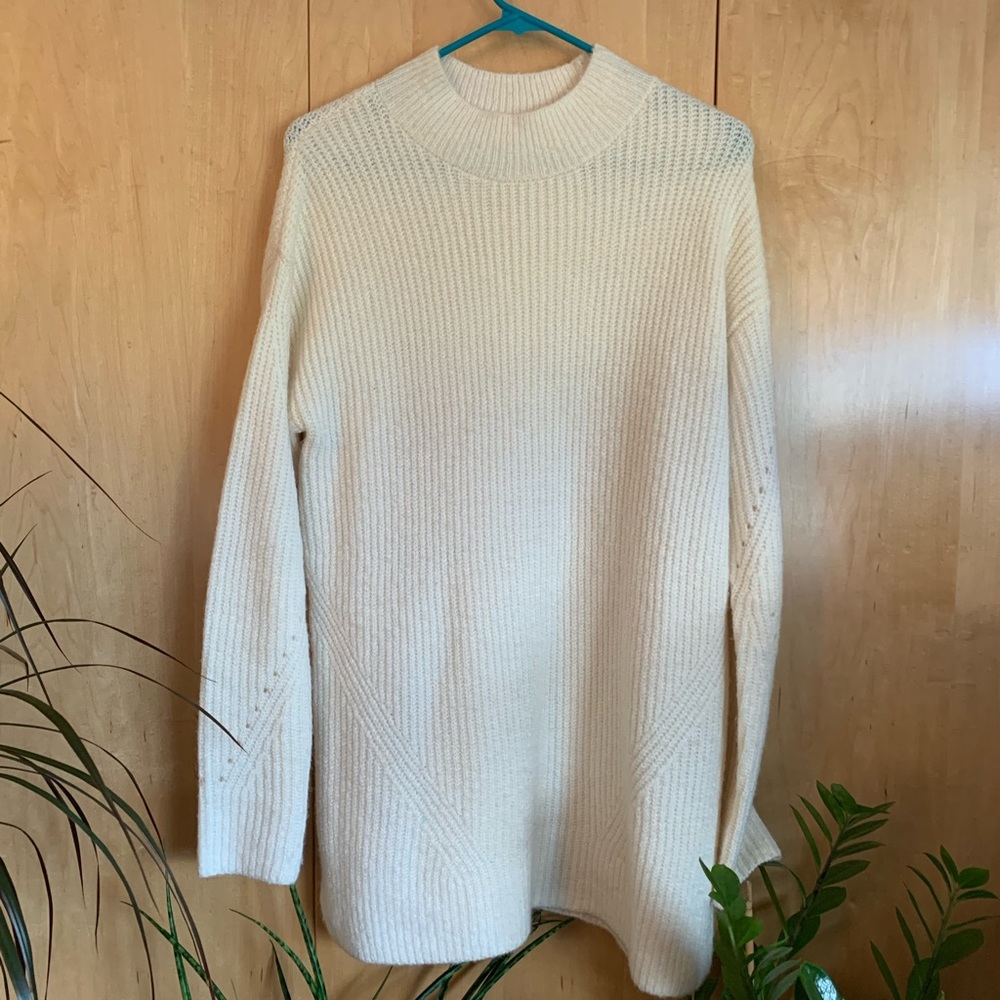 NEVER WORN! White Old Navy Oversized Sweater.